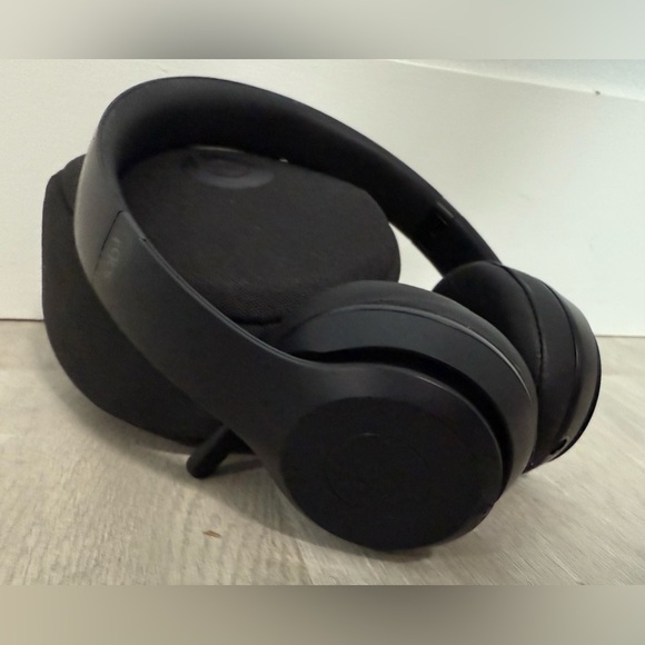 Beats by Dre Studio 3 Wireless Bluetooth Over-Ear Headphones black - Picture 3 of 4